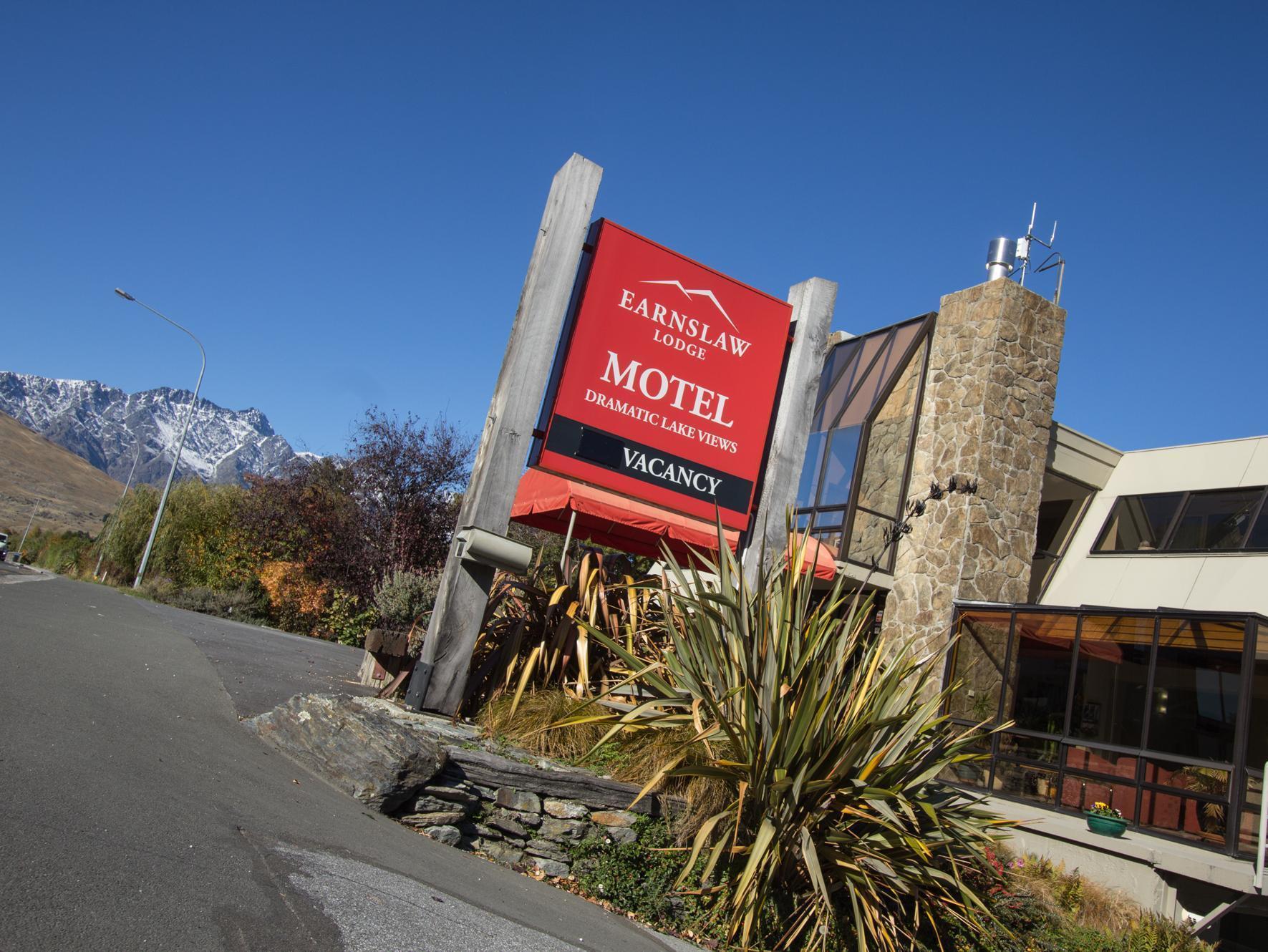 Motel Earnslaw 3*