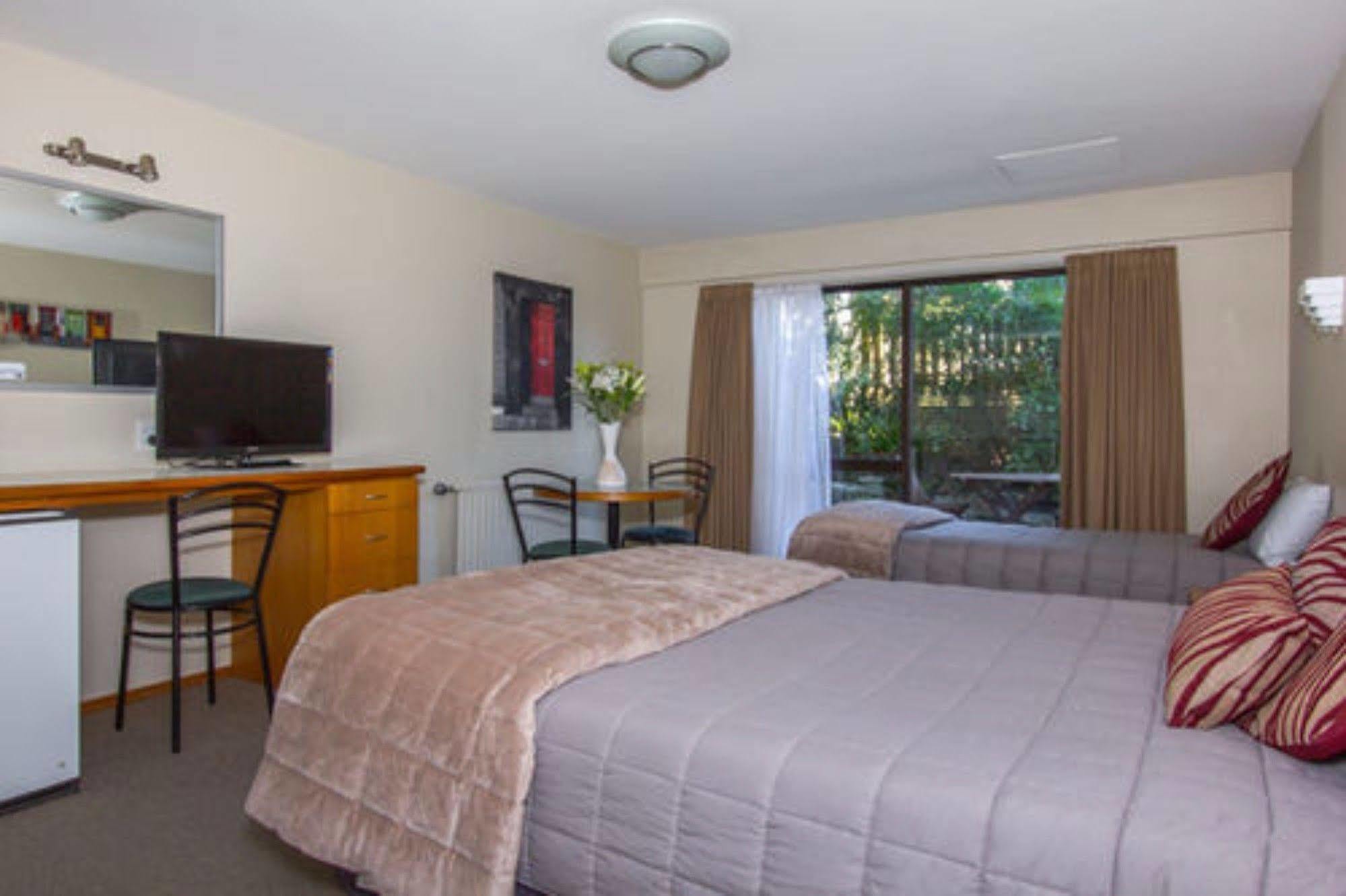 Earnslaw Motel
