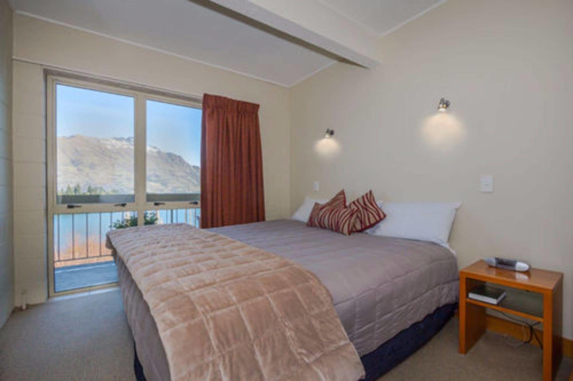 Motel Earnslaw 3*
