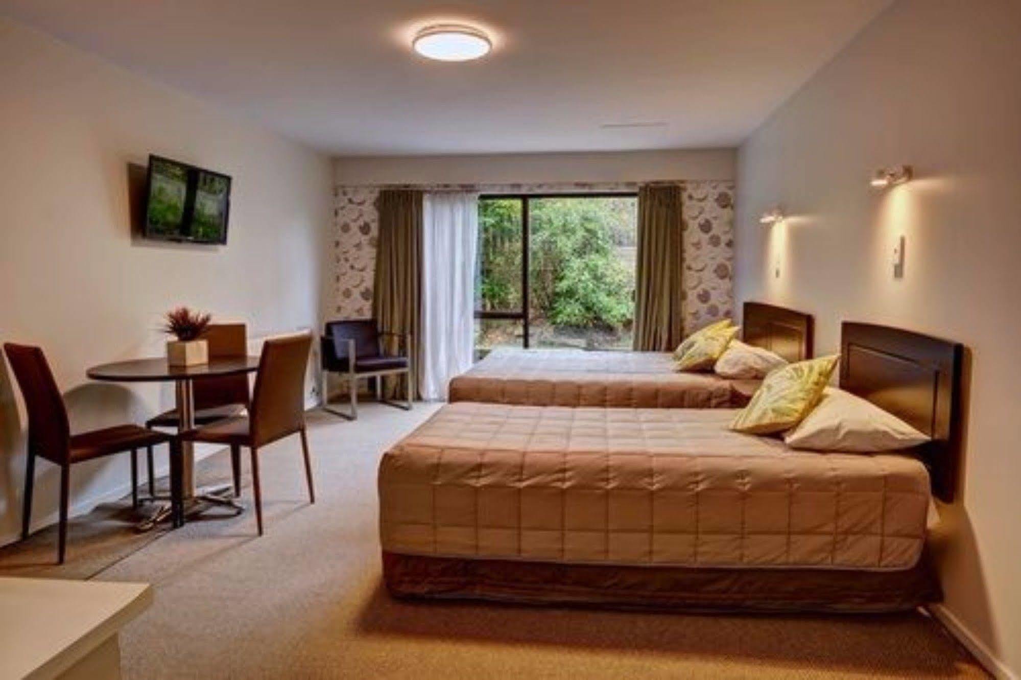 Earnslaw 3*