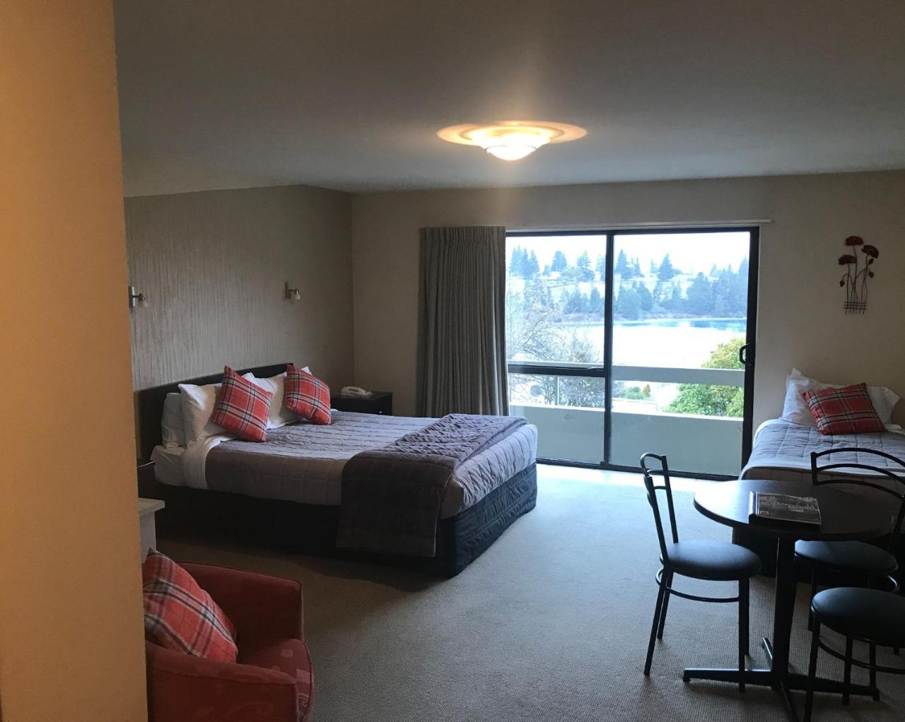 Motel Earnslaw 3*